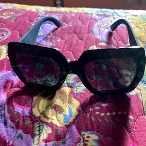 Gucci sunglasses like new